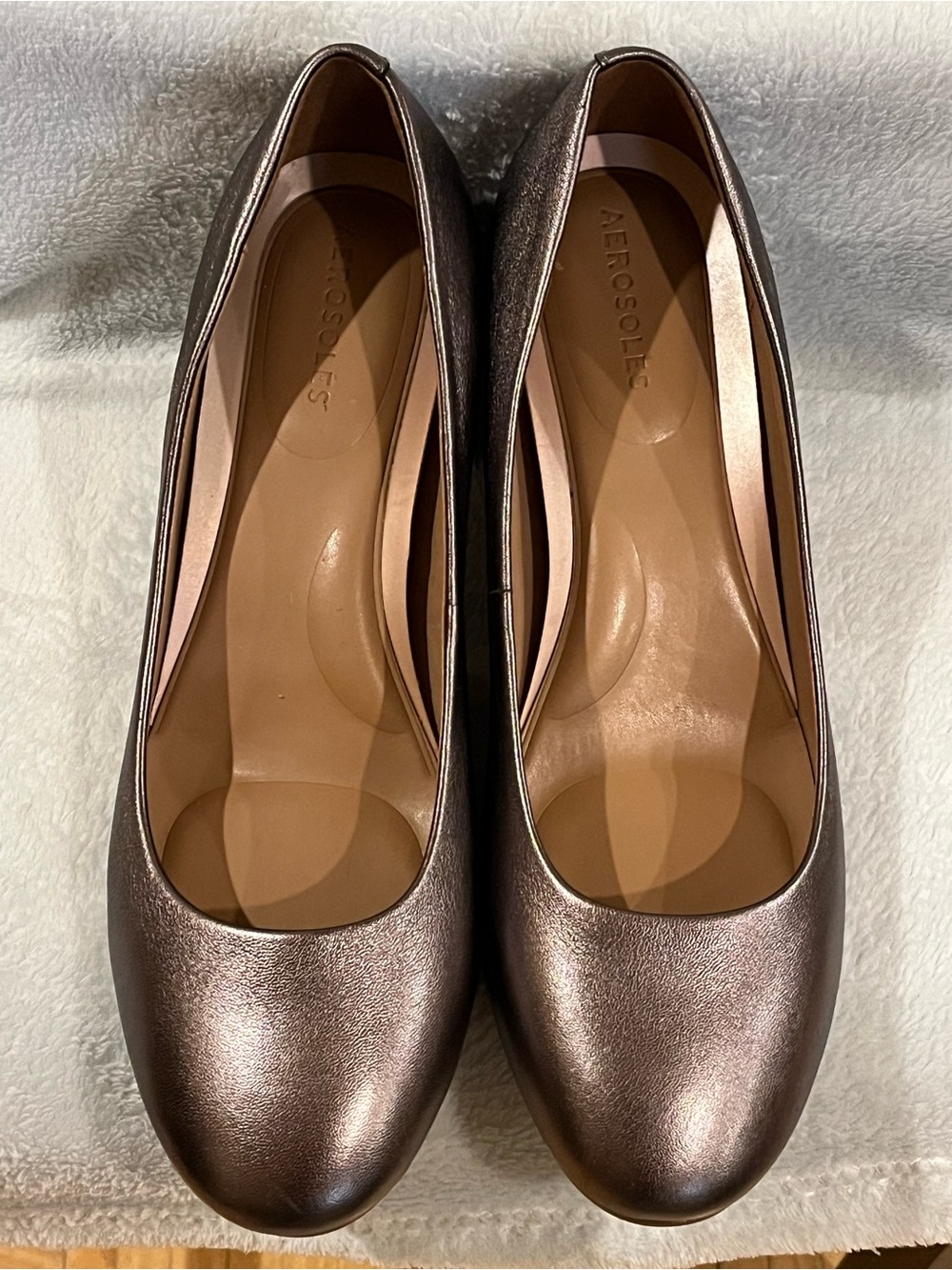 Aerosoles block heel pumps Round toe, arch support, padded. Silver metallic 10.5 - Picture 4 of 12